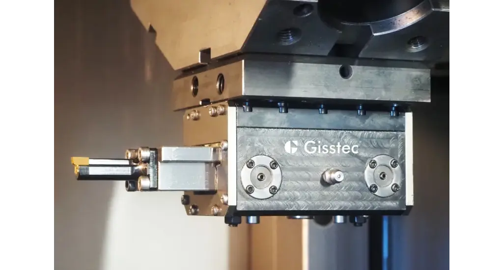 Głowica live broaching Gisstec NG-27 z nożem do dłutowania, stosowana do wykonywania rowków wpustowych, profili wewnętrznych i profili specjalnych na maszynach CNC.