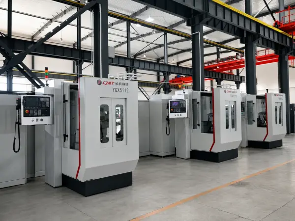 Dłutownice Fellowsa CNC CJMT YGX5112 na hali produkcyjnej